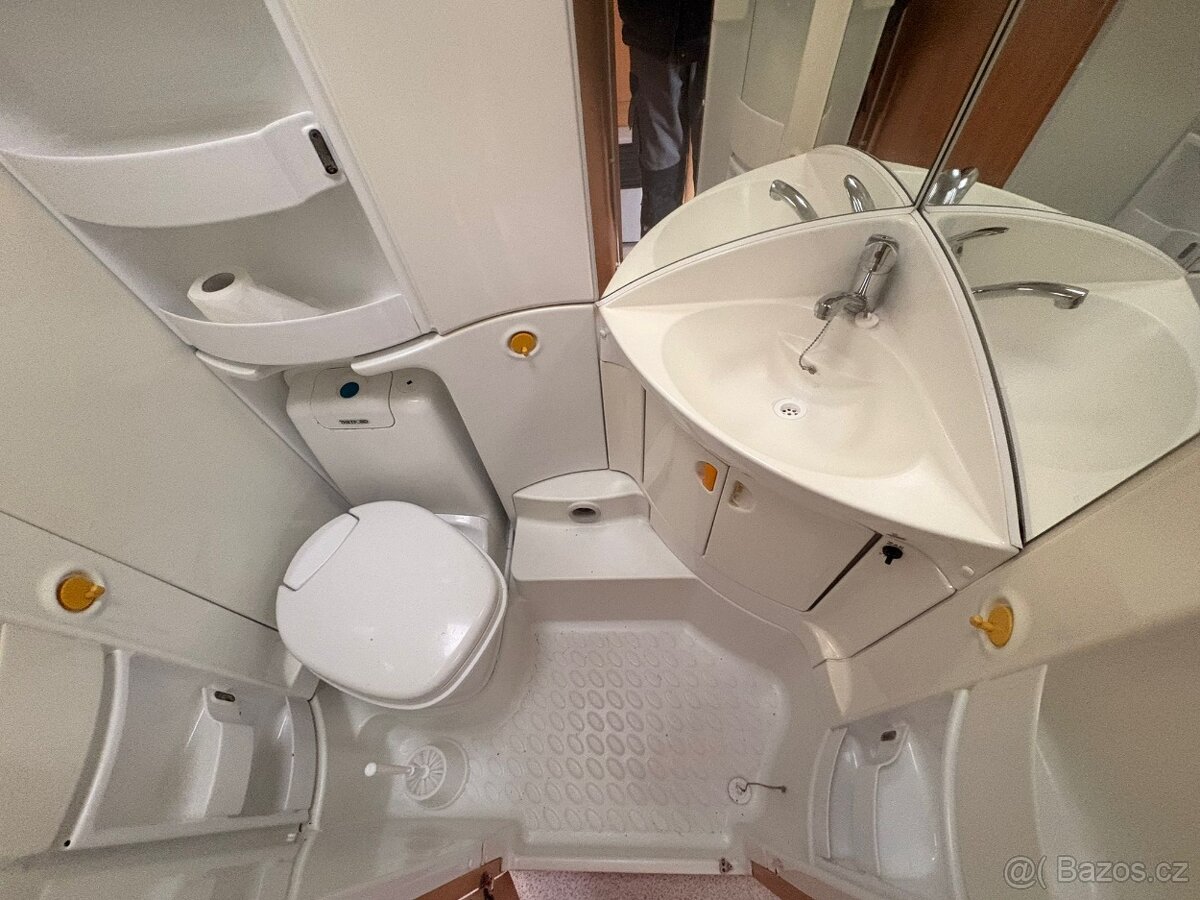 Knaus Sudwind 530, předstan, WC, STK, Palandy - 10