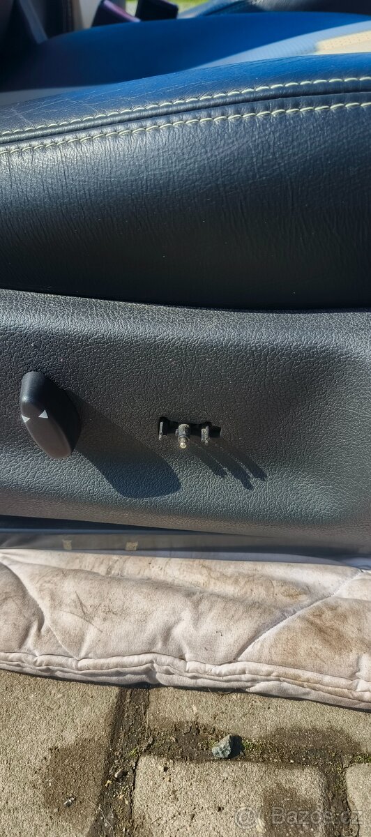 Peugeot 407 interiér - 10