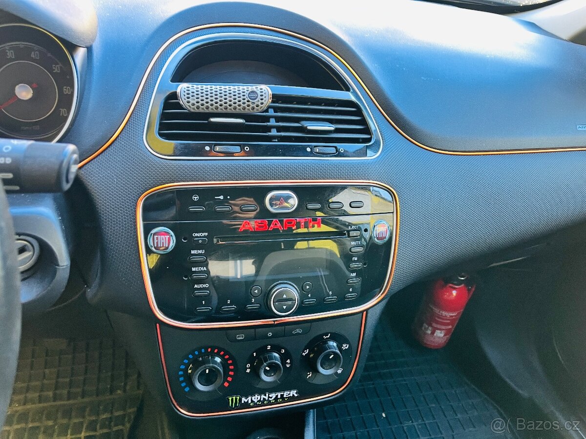 FIAT PUNTO 1.2 i BENZÍN ALU KOLA 5 DVEŘÍ NAJETO JEN 117 TIS - 10