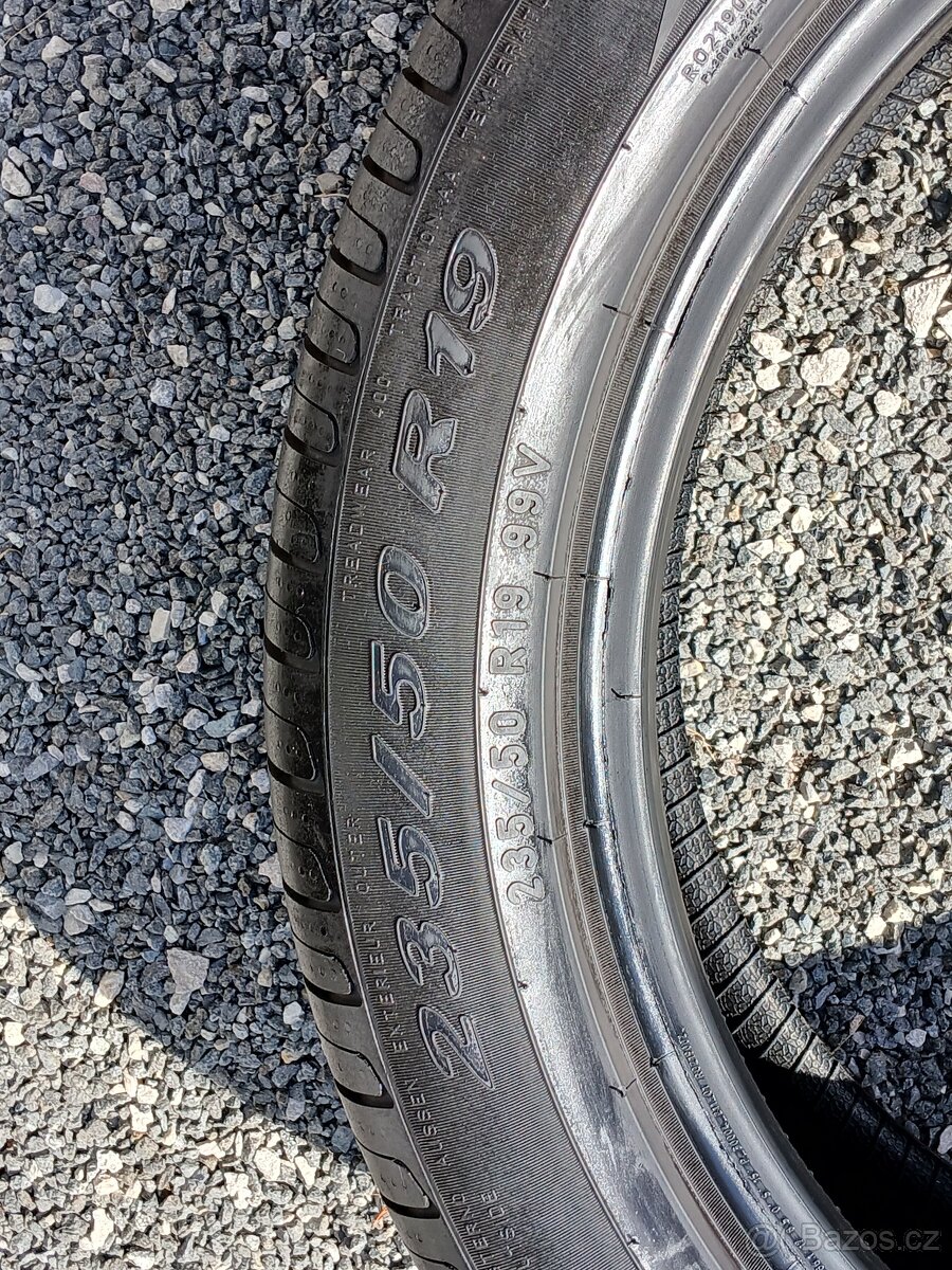 Pěkné letní pneu Pirelli 235/50/19 vzorek 8mm - 10