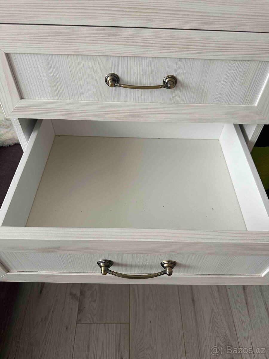 Jídelní a obývací nábytek - 10