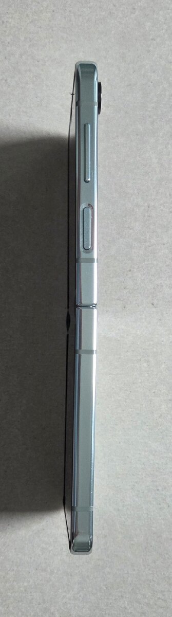 Samsung Galaxy Z Flip 5 LIVE DEMO UNIT - 10