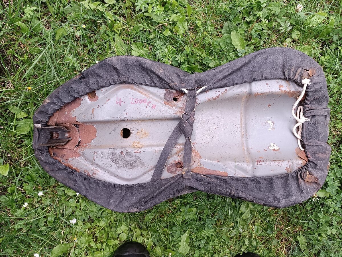 Sedadlo Jawa, cz, kyvacka, panelka, pérák, Švéd, skútr prase - 10