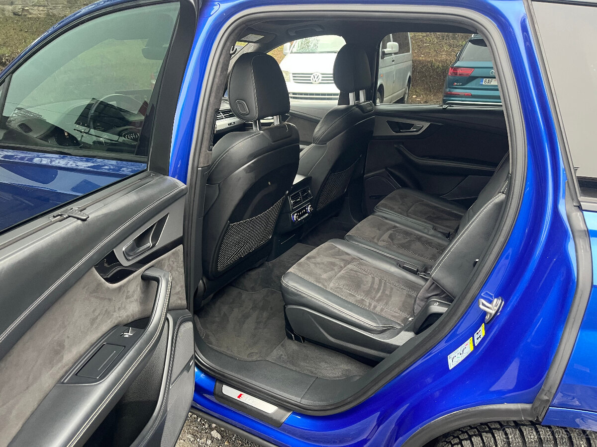 AUDI SQ7 4,0 D V8 320 Kw 7 MÍST PANORAMA - 10