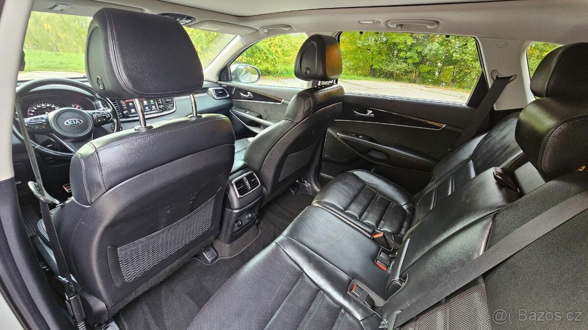 KIA Sorento 2.2 CRDI 16V 147 kW Premium 4x4 automat serviska - 10
