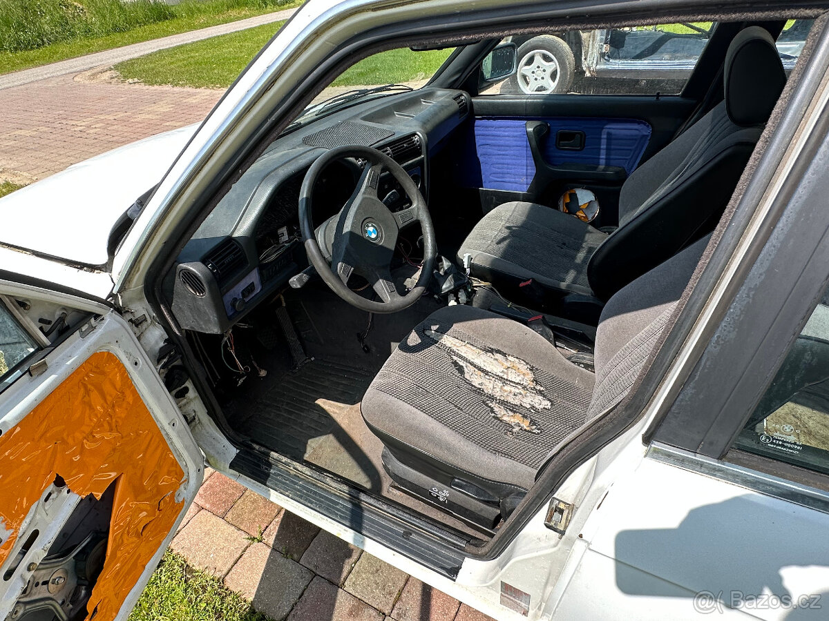 BMW 324d E30 plastak PRODEJ NÁHRÁDNÍ DÍLY - 10