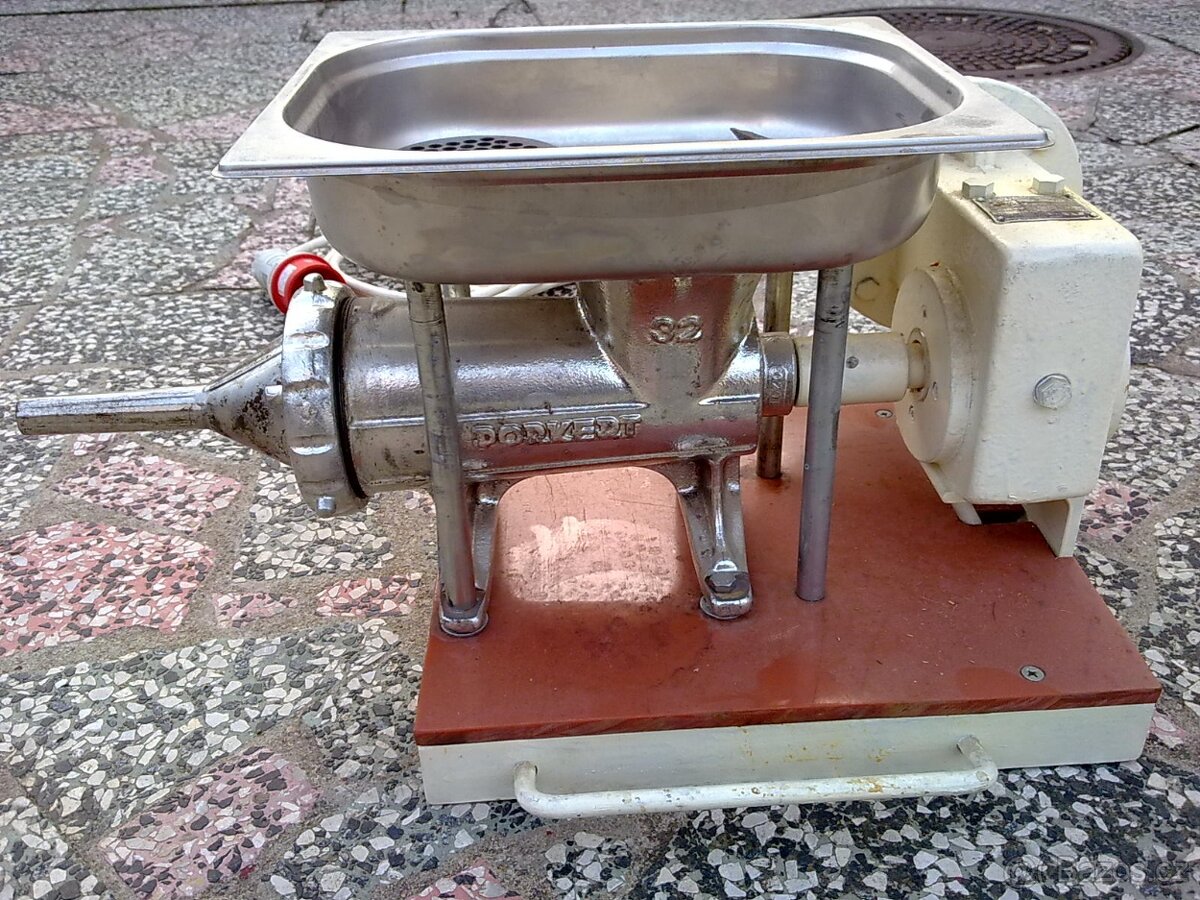 Elektromotor s úhlovou šnekovou převodovkou TSN 030 444 - 10