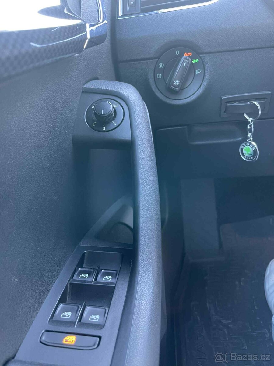 Škoda Octavia Combi 2.0 TDI DPF RS DSG - 10