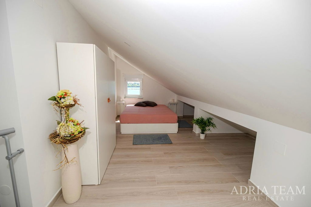 CHORVATSKO- EXKLUZIVNÍ APARTMÁN – PRVNÍ ŘADA U MOŘE POVLJAN - 10