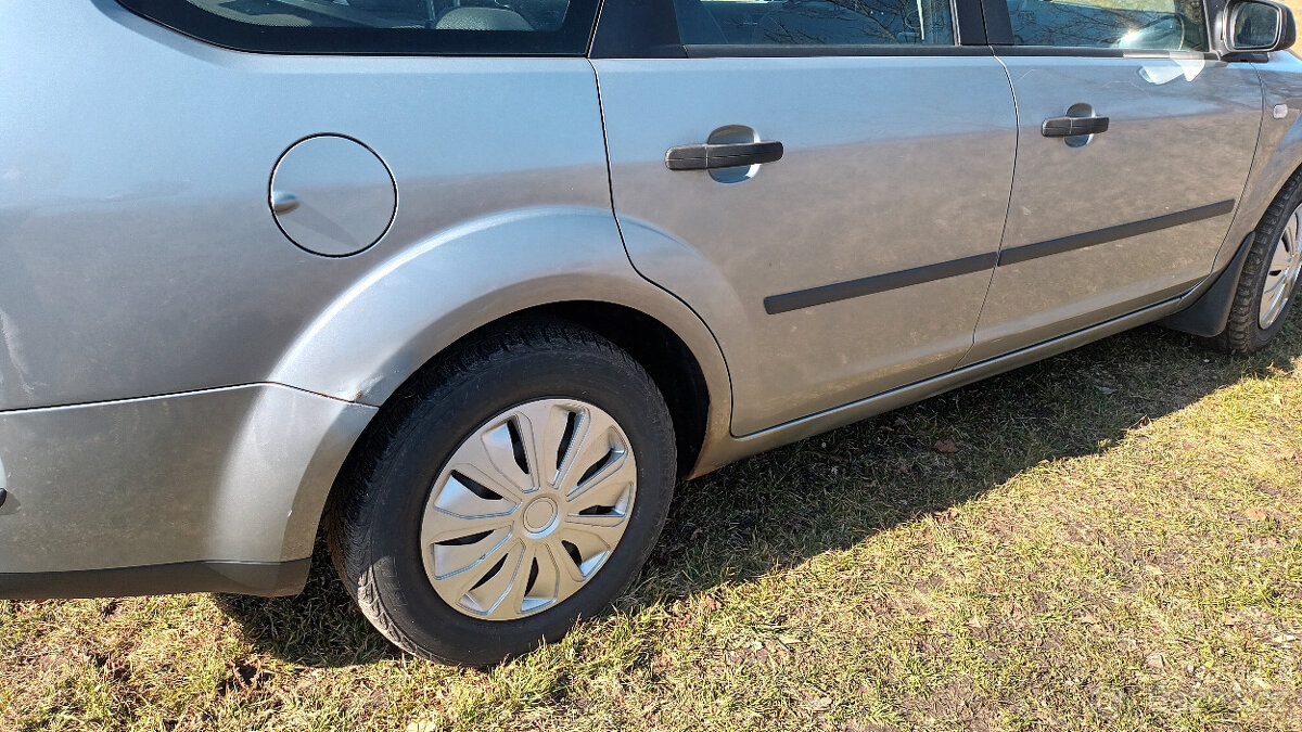 Ford Focus 1,6i - 10