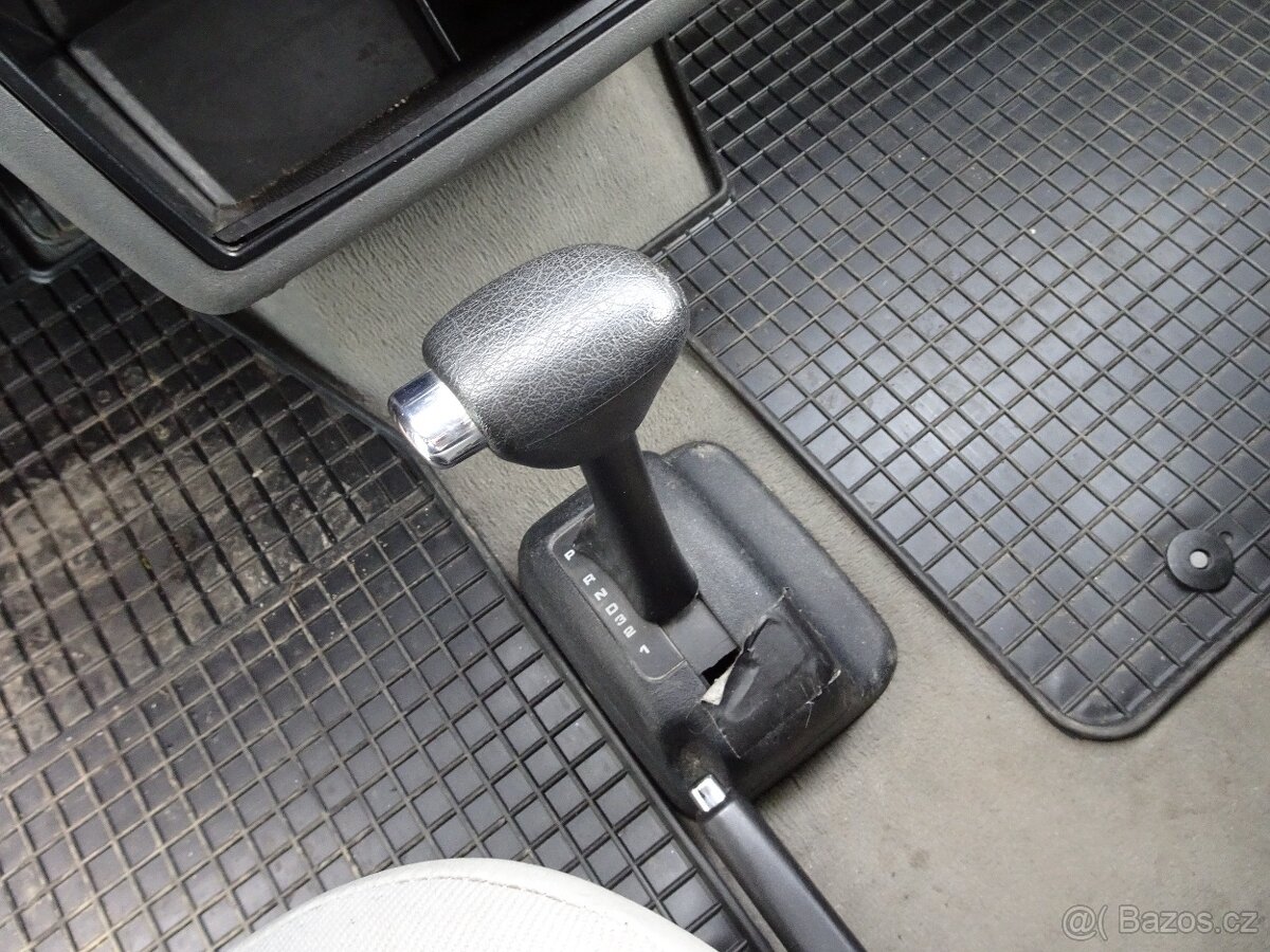 VW Caravelle 2.5 TDi, Automat - 10