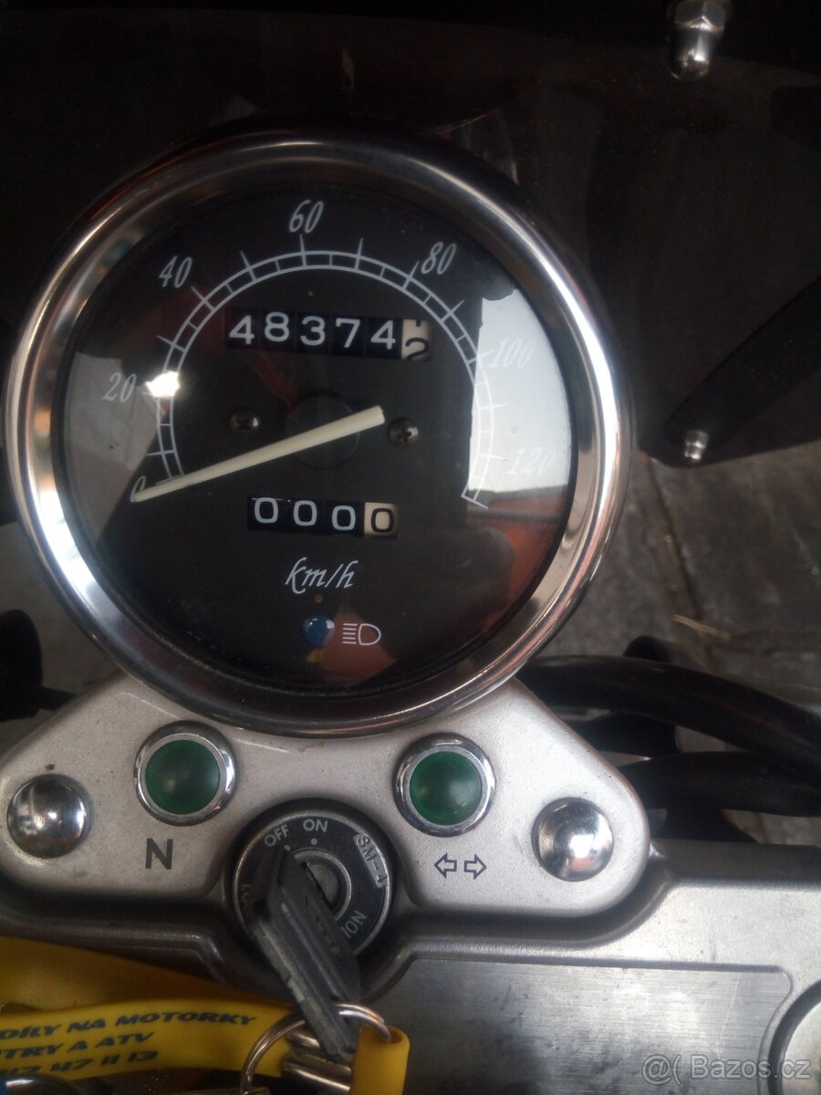 Suzuki GZ 125 - 10
