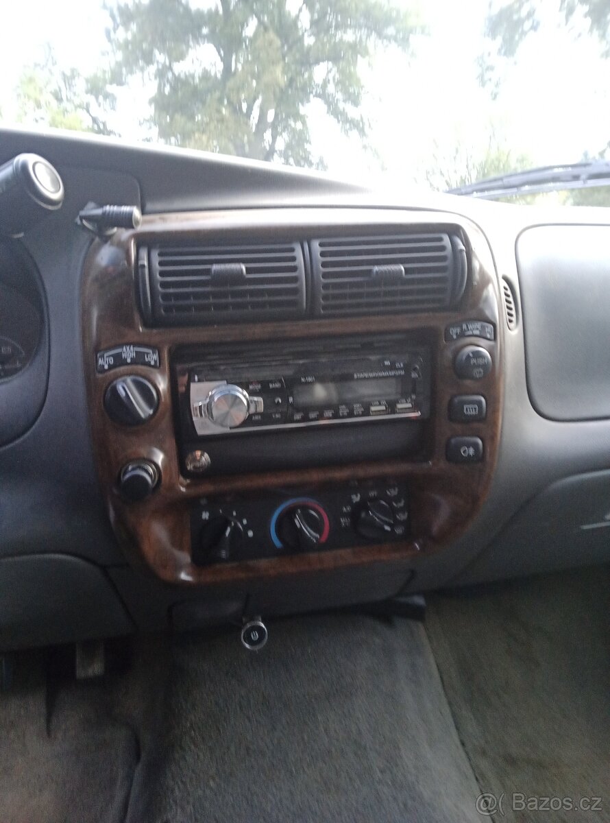 Ford Explorer 2001 - 10