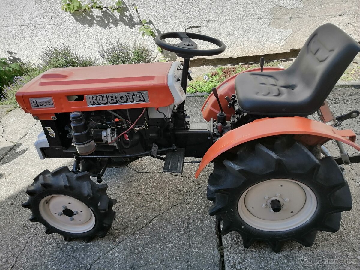 Prodám KUBOTA B 6000 - nový motor. Včetně rotavatoru. . - 10