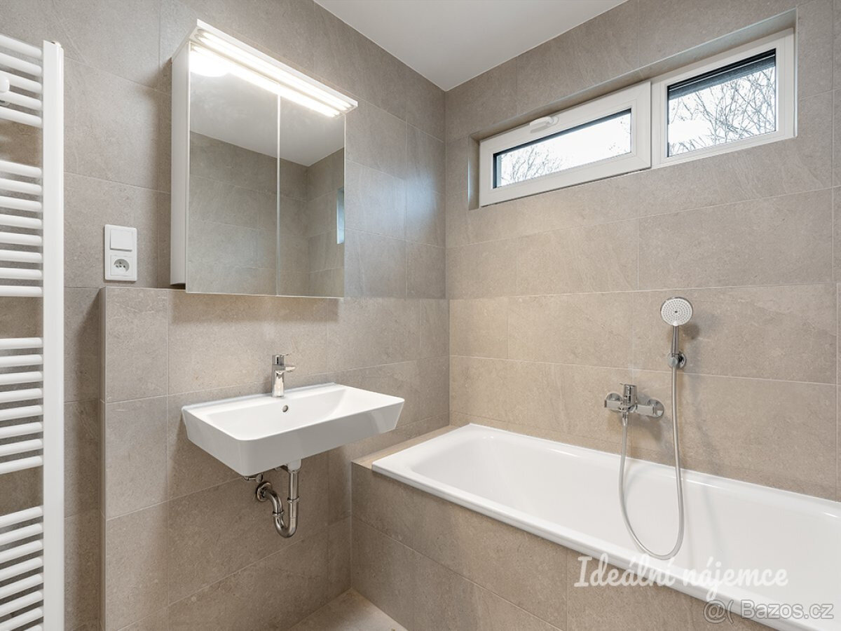 Pronájem bytu 2+kk, Dagmar Burešové, Žižkov, 25900 Kč/měs, 6 - 10