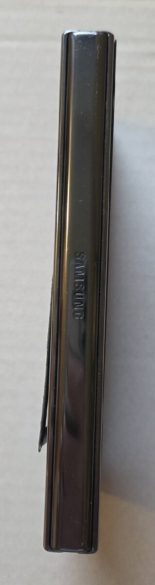 Samsung Galaxy Z Fold 4 poškozený - 10