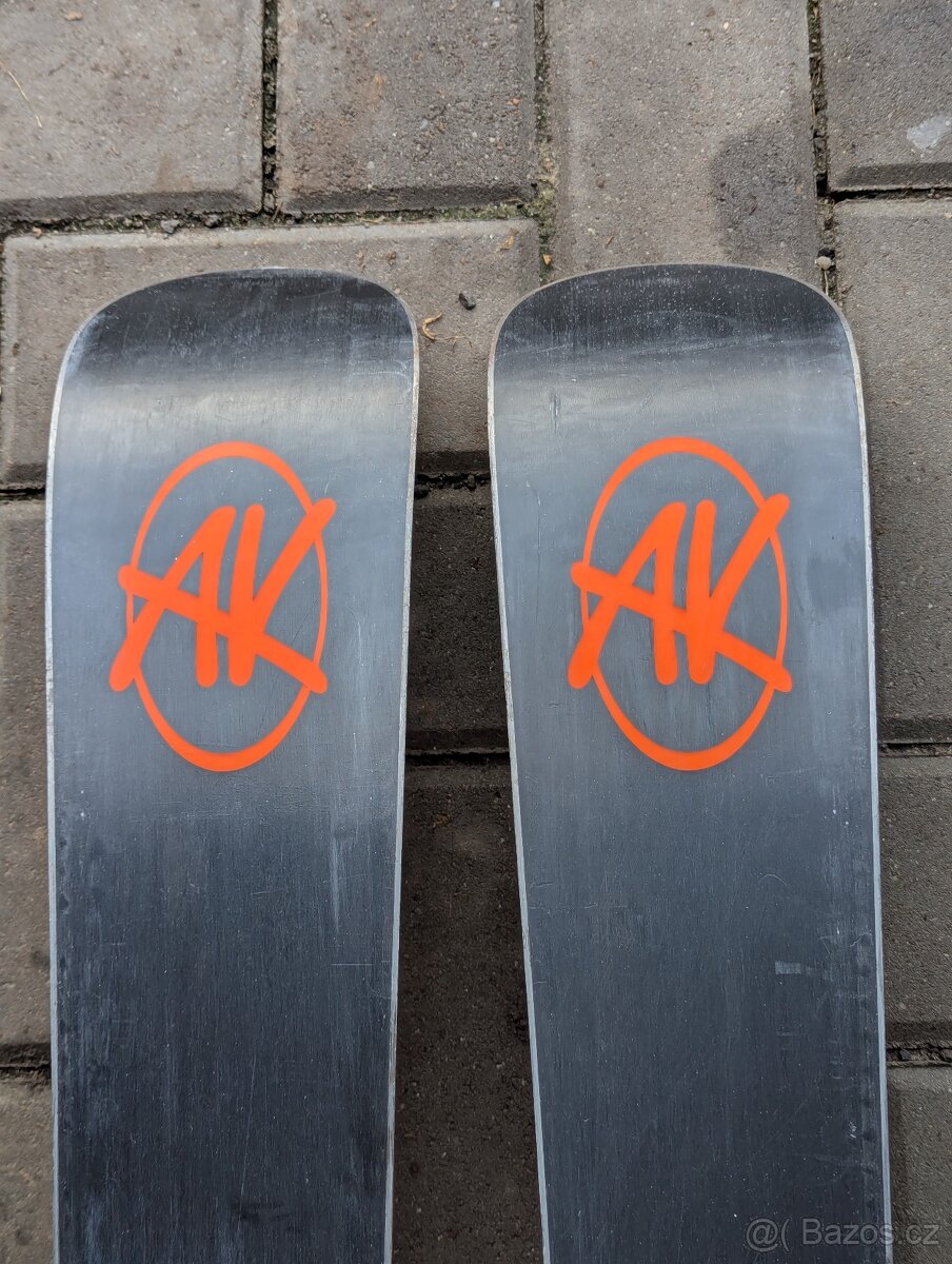 Prémiové švýcarské lyže AK ORANGE POP, 179cm, 2023 - 10
