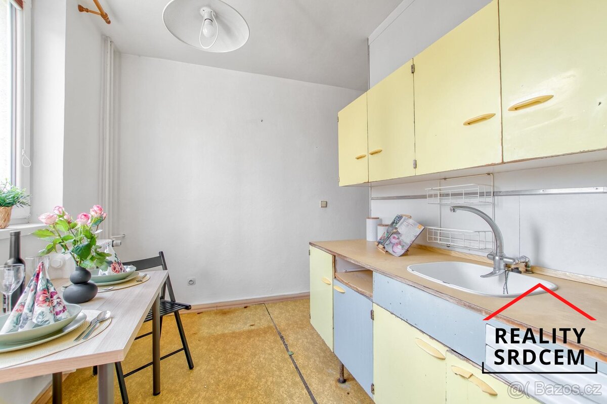 Prodej bytu 2+1, 63 m2, šatna + balkon, Masarykova třída, Or - 10