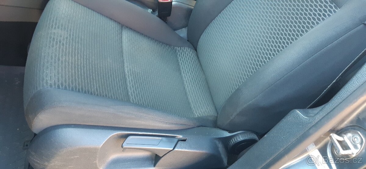 VW GOLF kombi 1,6 77kW automat - 10