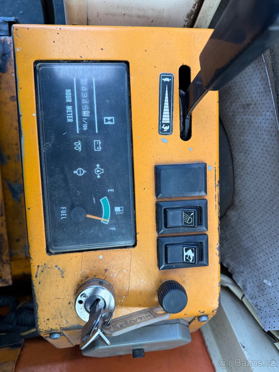 Hanix H15 minibagr 1,5T + 3x lžíce - 10