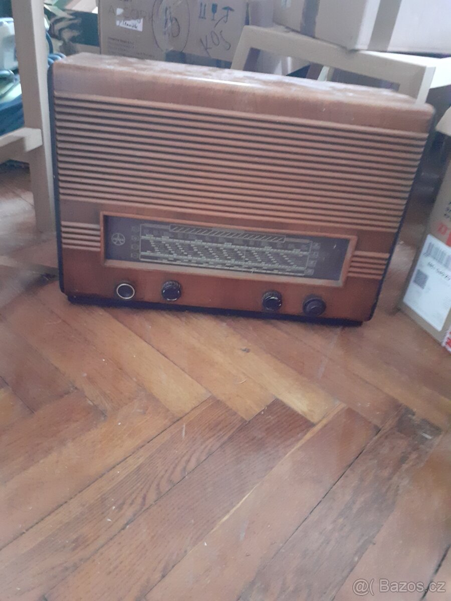 Retro gramofon Supraphon, rádio Tesla 605 A - 10