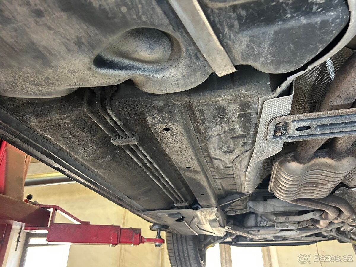 BMW E39 525i (M54B25) – bez koroze, manuál, rok 2003 - 10