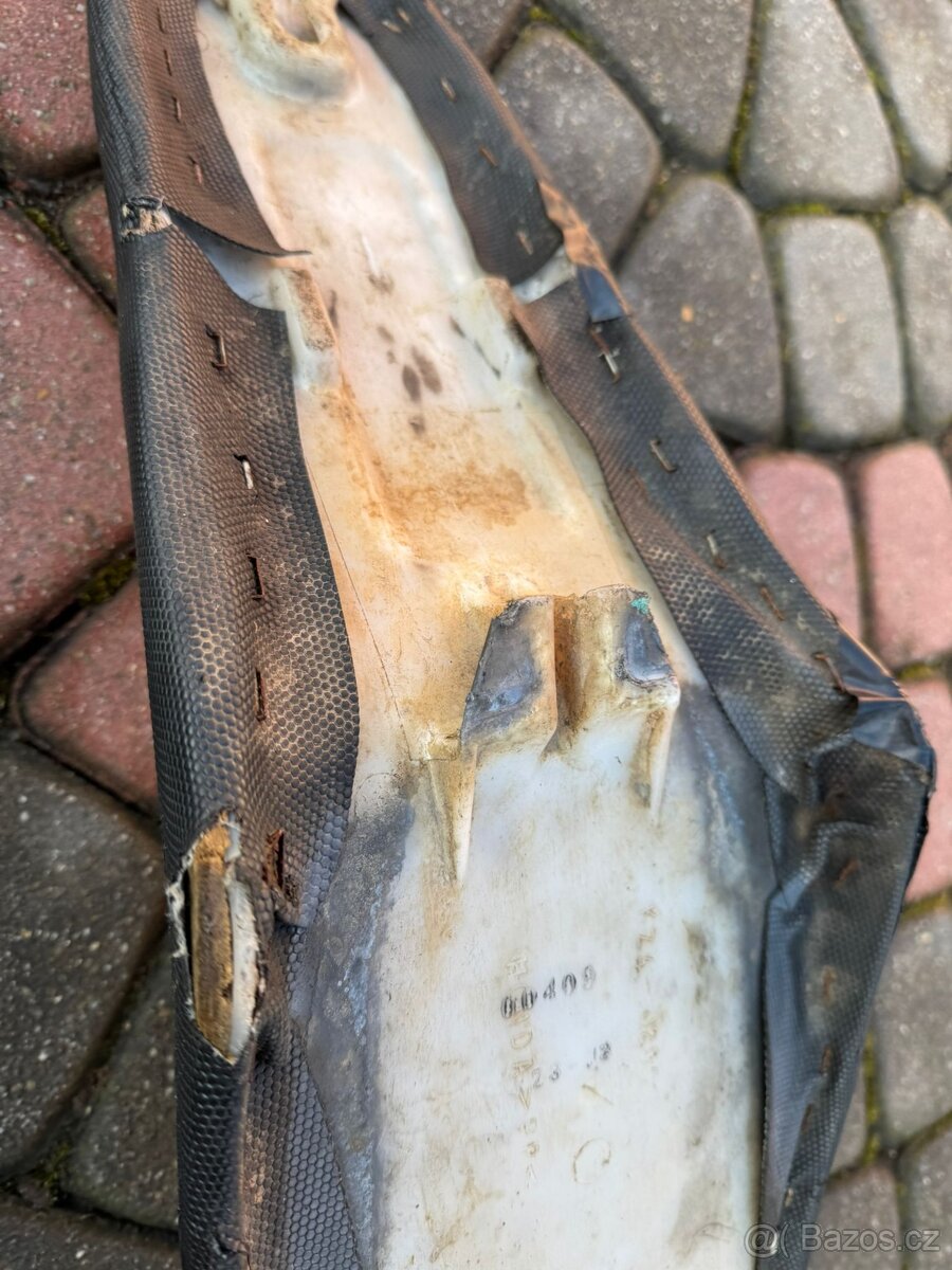 sedlo sedačka pěna podsedák seat honda cr 125 / 250 r 00-01 - 10