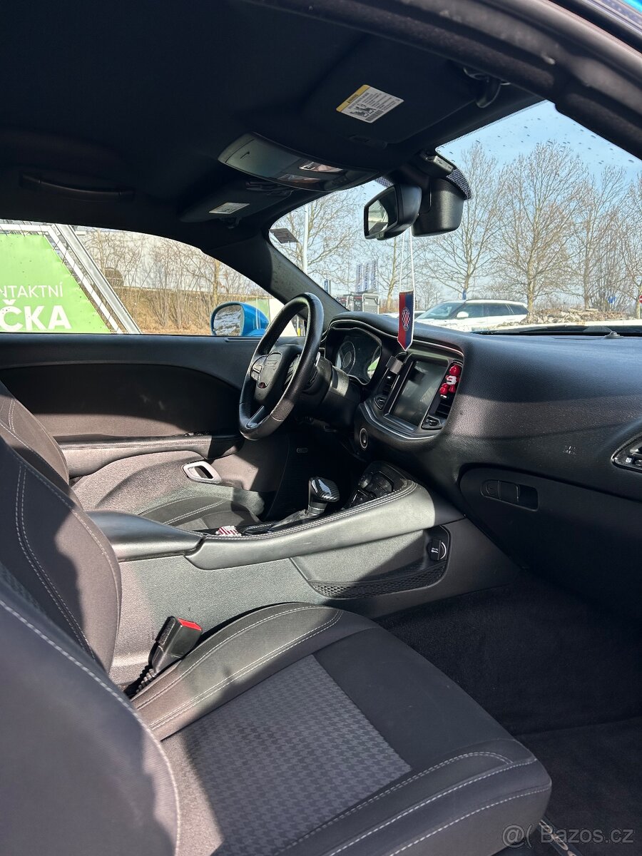 Dodge Challenger 5.7 HEMI R/T - 10