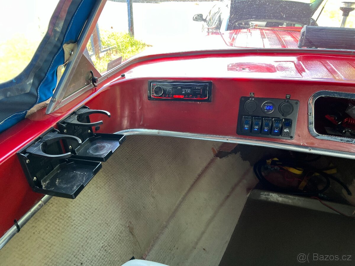 Rybářská loď Selco Rival - 10