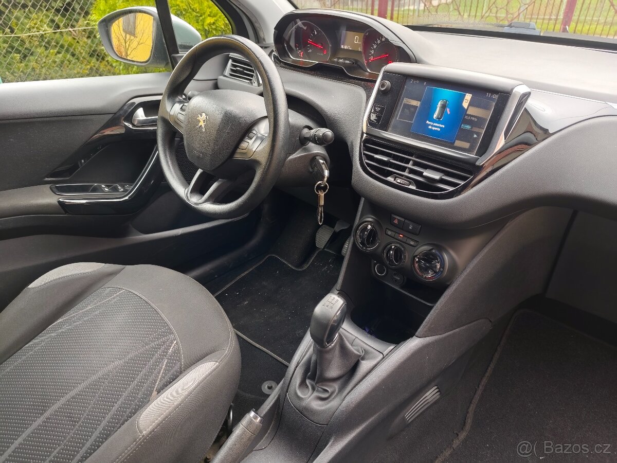 PEUGEOT 208 - 10