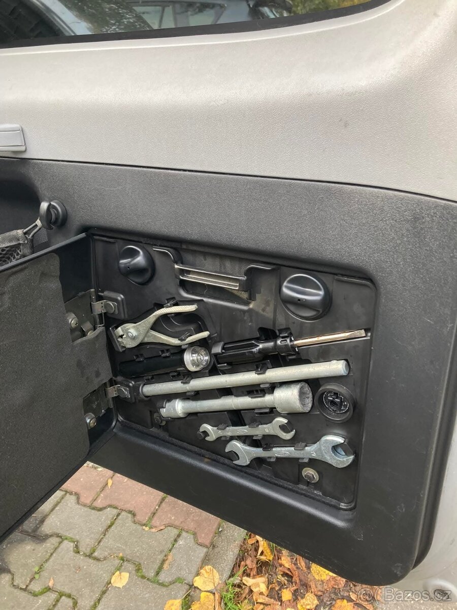 Mitsubishi Pajero wagon - 10