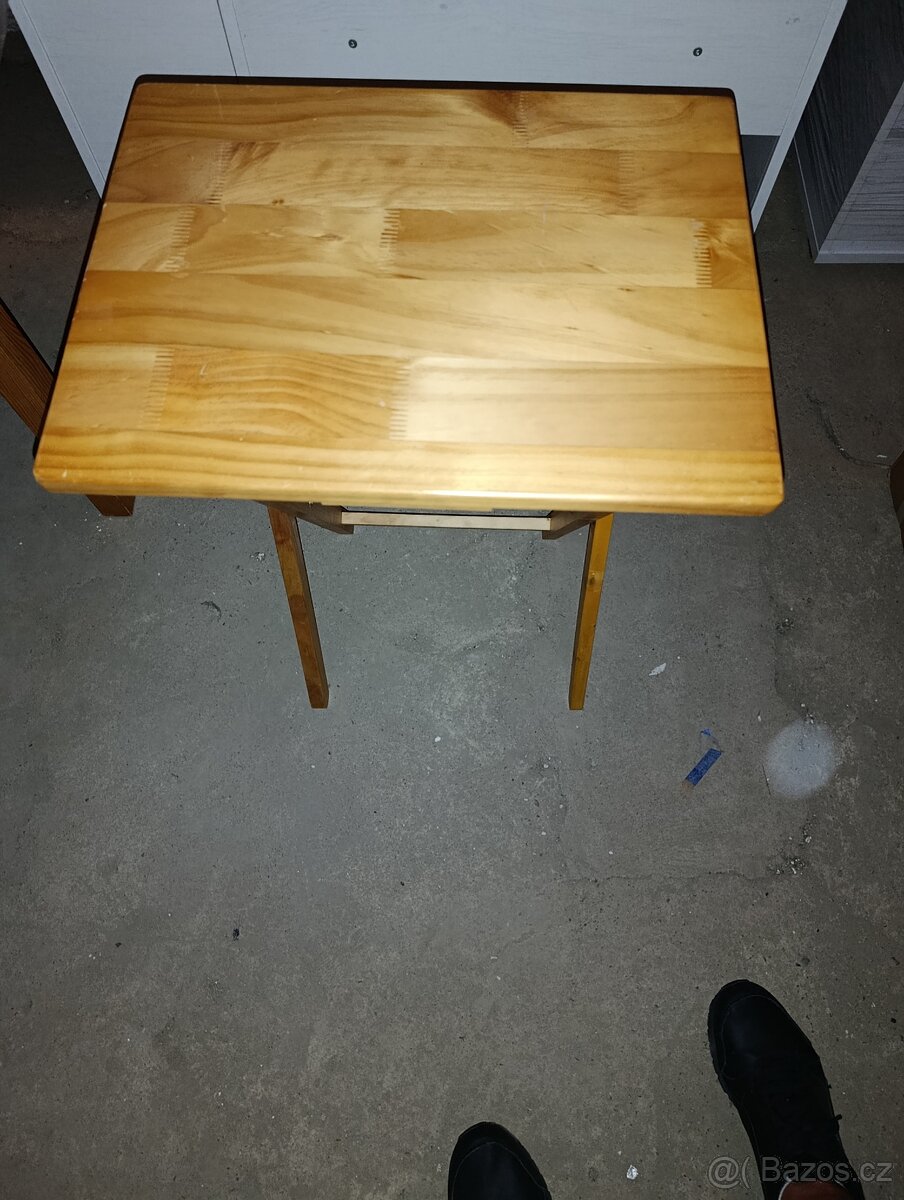 Prodám velký set nábytku z masivní borovice - 10