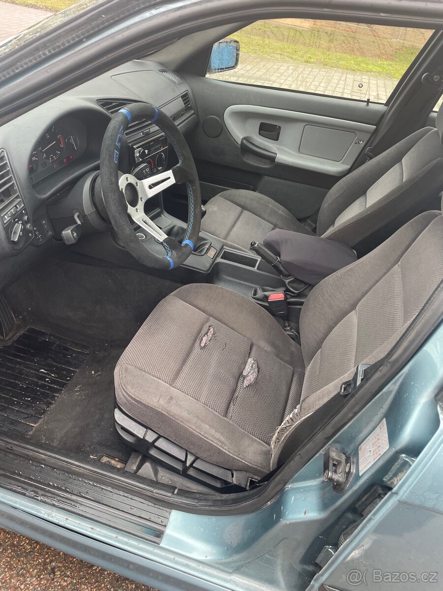 Bmw e36 318i sedan - 10