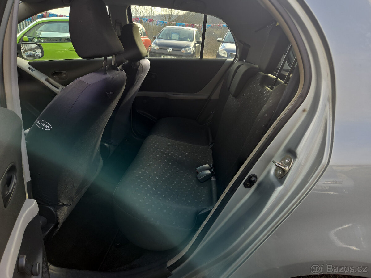 Toyota Yaris 1.3i (64 kW) - 10