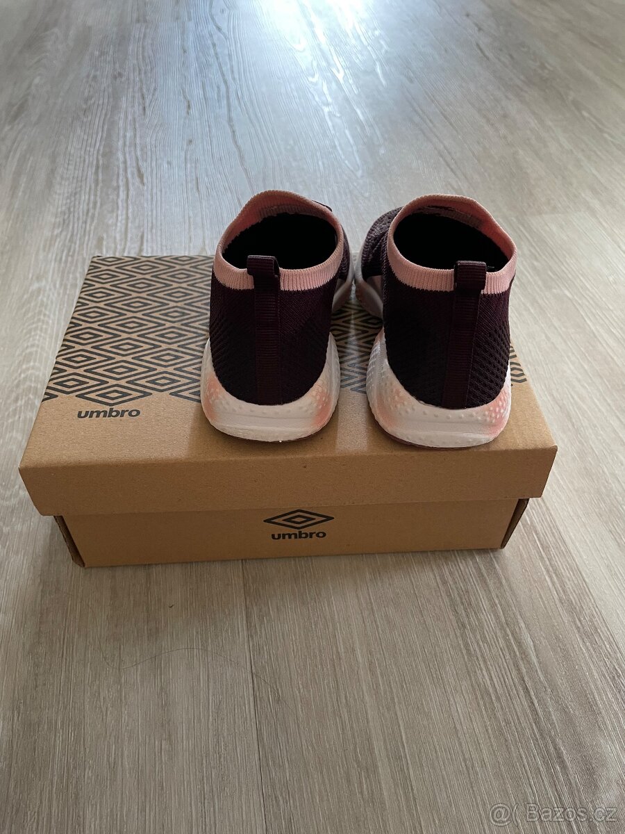 UMBRO tenisky (velikost 25) - 10