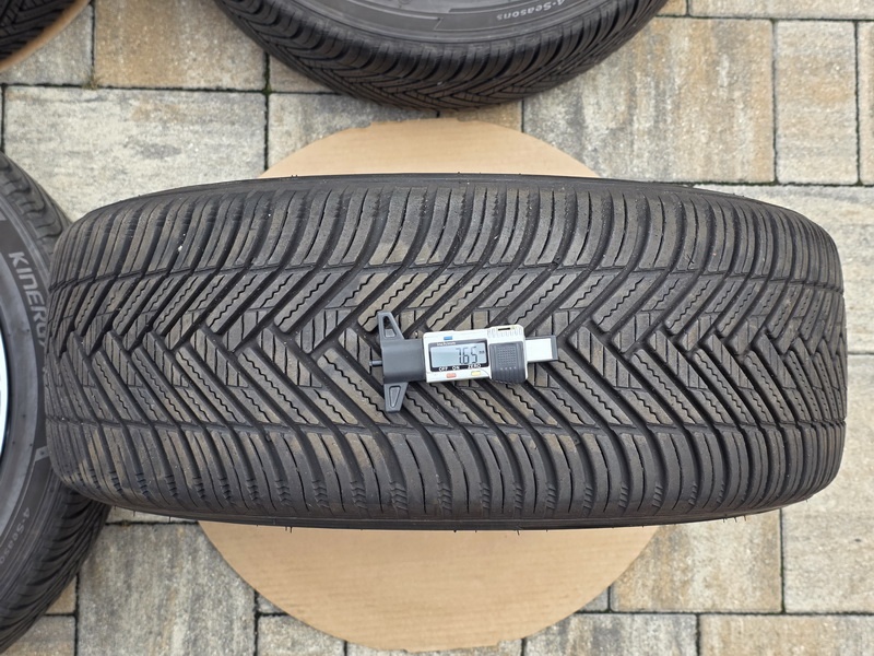 celoroční alu RIAL 8x18" 5x112 ET30 s pneu 225/45 R18 - 10