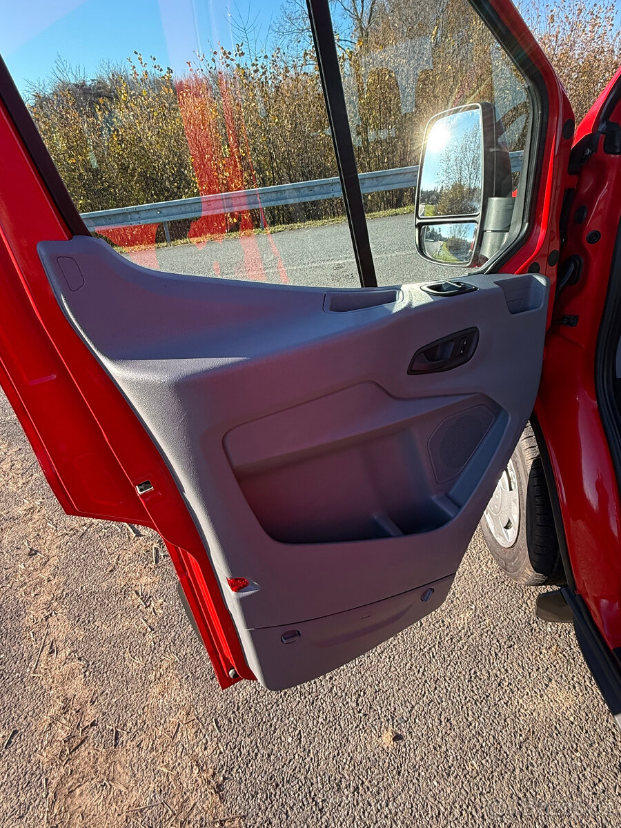 Ford Transit 2.2 TDCI rok 2016 9 Míst 158.266 km STK:10/27 - 10