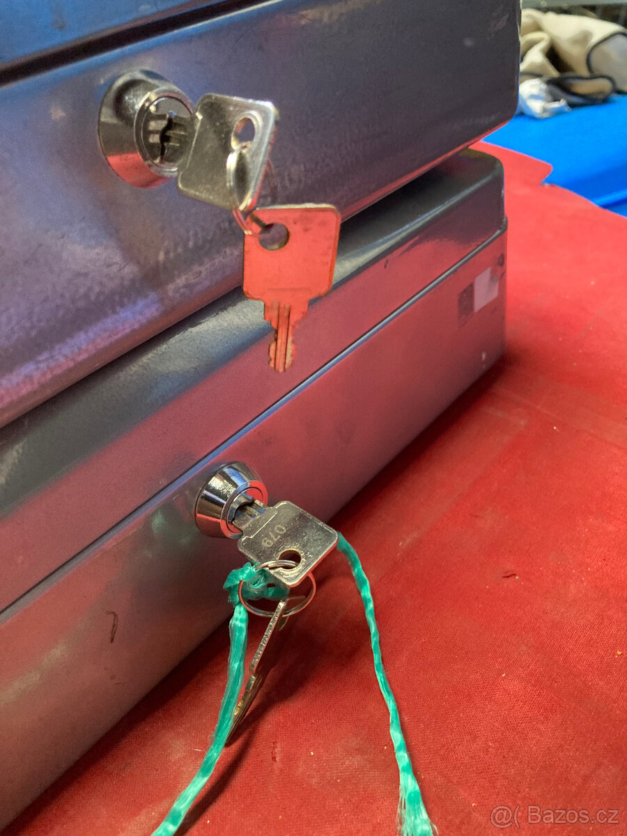 Pokladnička, trezorek, kasička, dva kusy za 500 k s poštou - 10