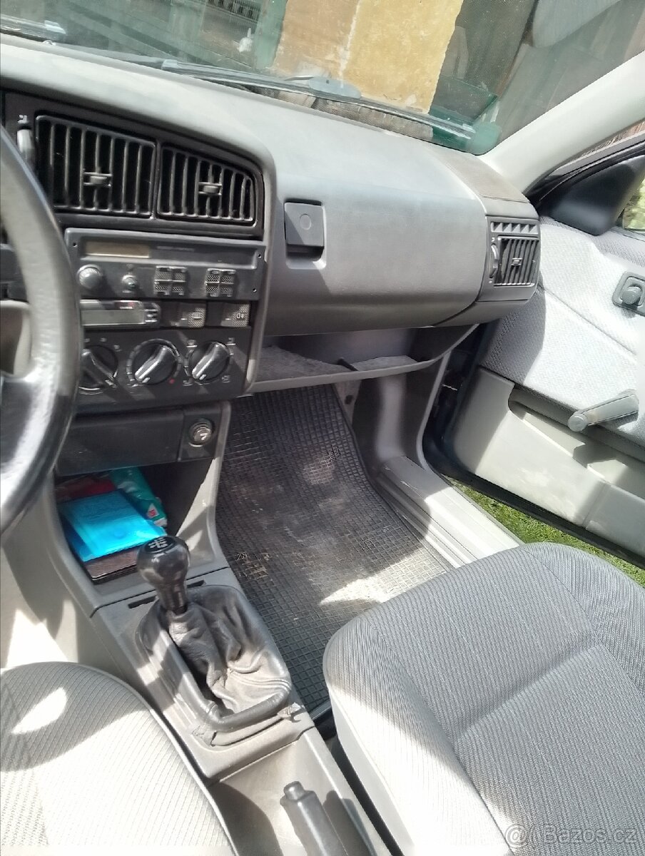 Volkswagen PASSAT B3 1.8 CL - 10