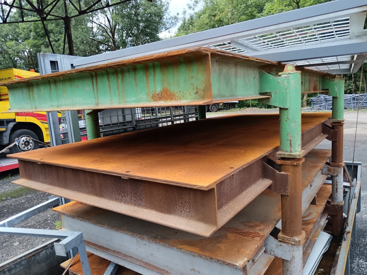 Pracovní stůl ocelový - 10