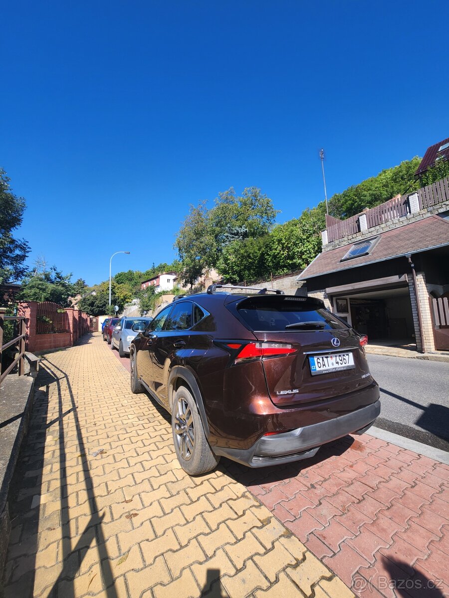 Prodám LEXUS NX 300h - 10