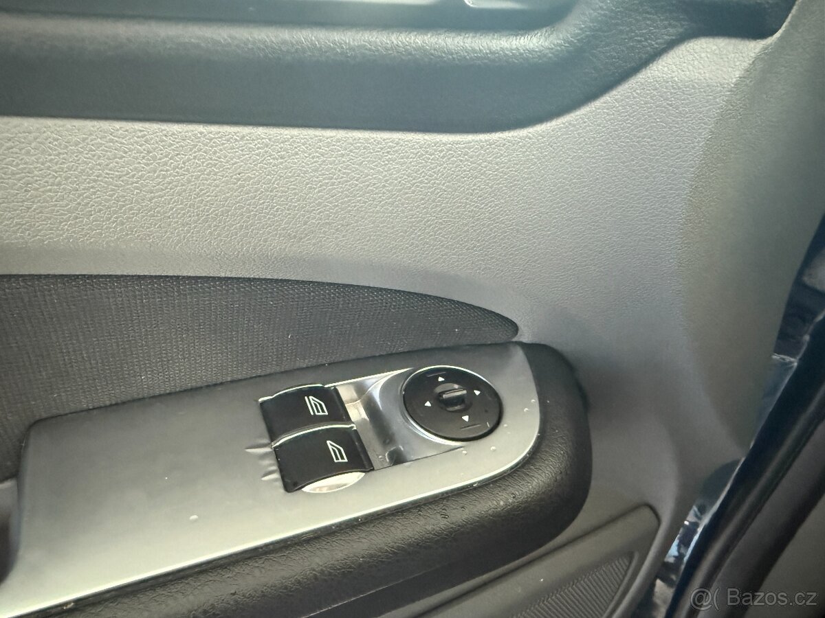 Ford Focus 1,6 74kW,SERVISKA,1.MAJ,ČR - 10