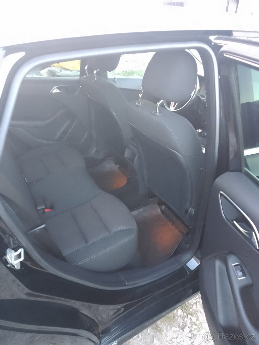 Mercedes Benz B180 - 10