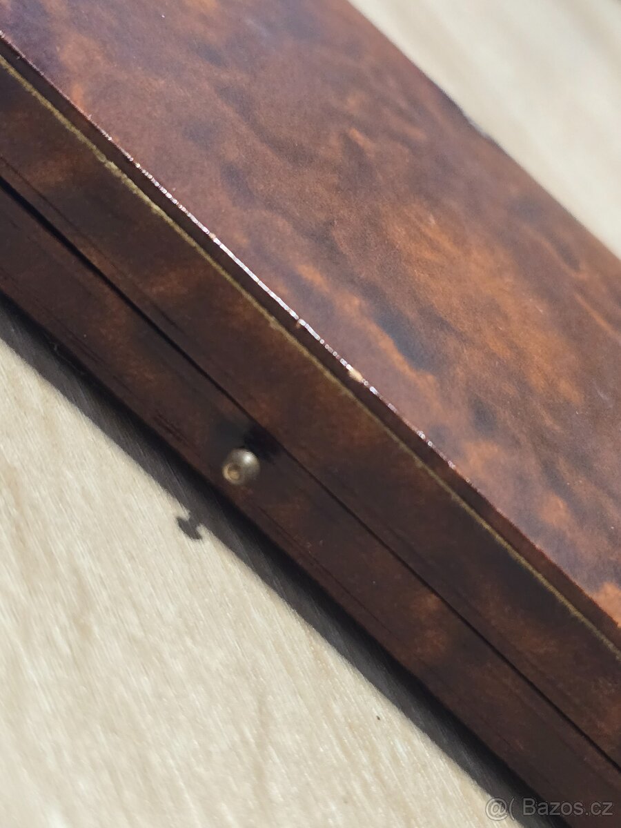 Rarita - německá lišta v etuji s EK2 na bílé stuze - 10