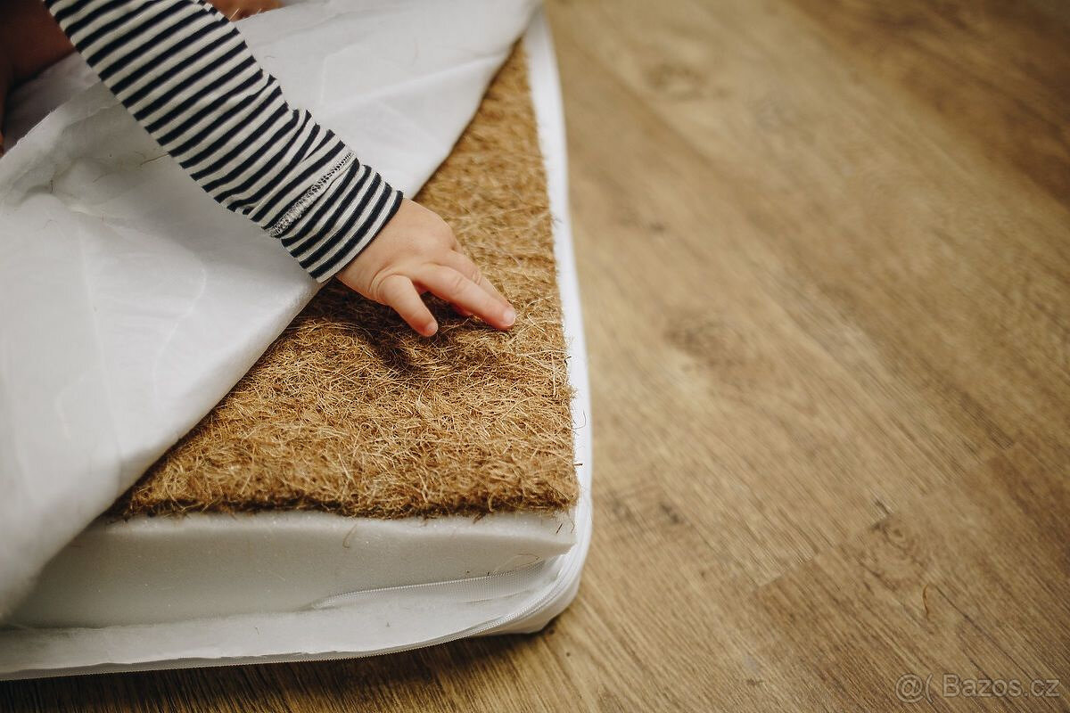 DŘEVĚNA POSTYLKA S NOVOU MATRACI,NATĚREM A DOPLŇKY - 10