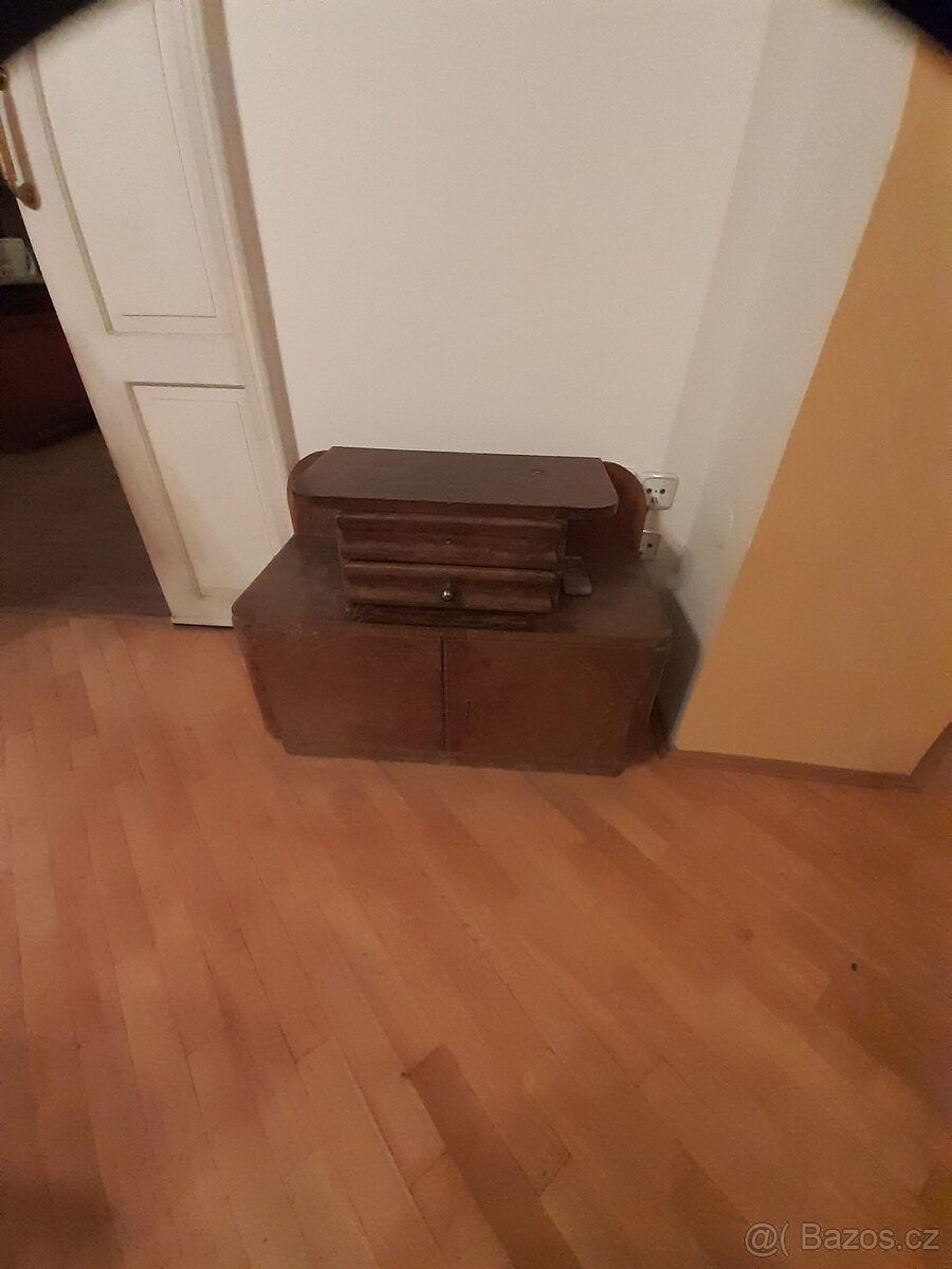 Prodám starožitný nábytek - 10