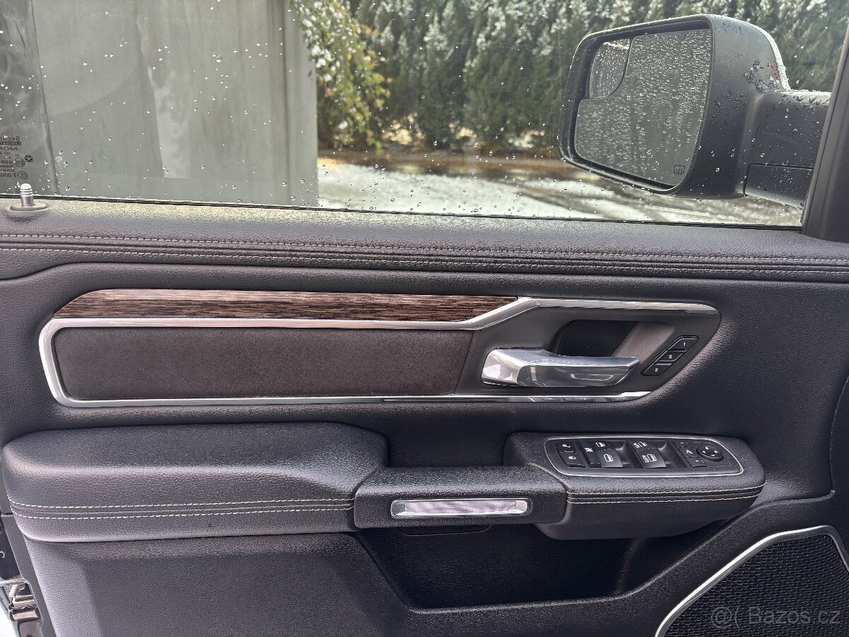 Dodge Ram 1500 5.7 Hemi Laramie 82 000km - 10