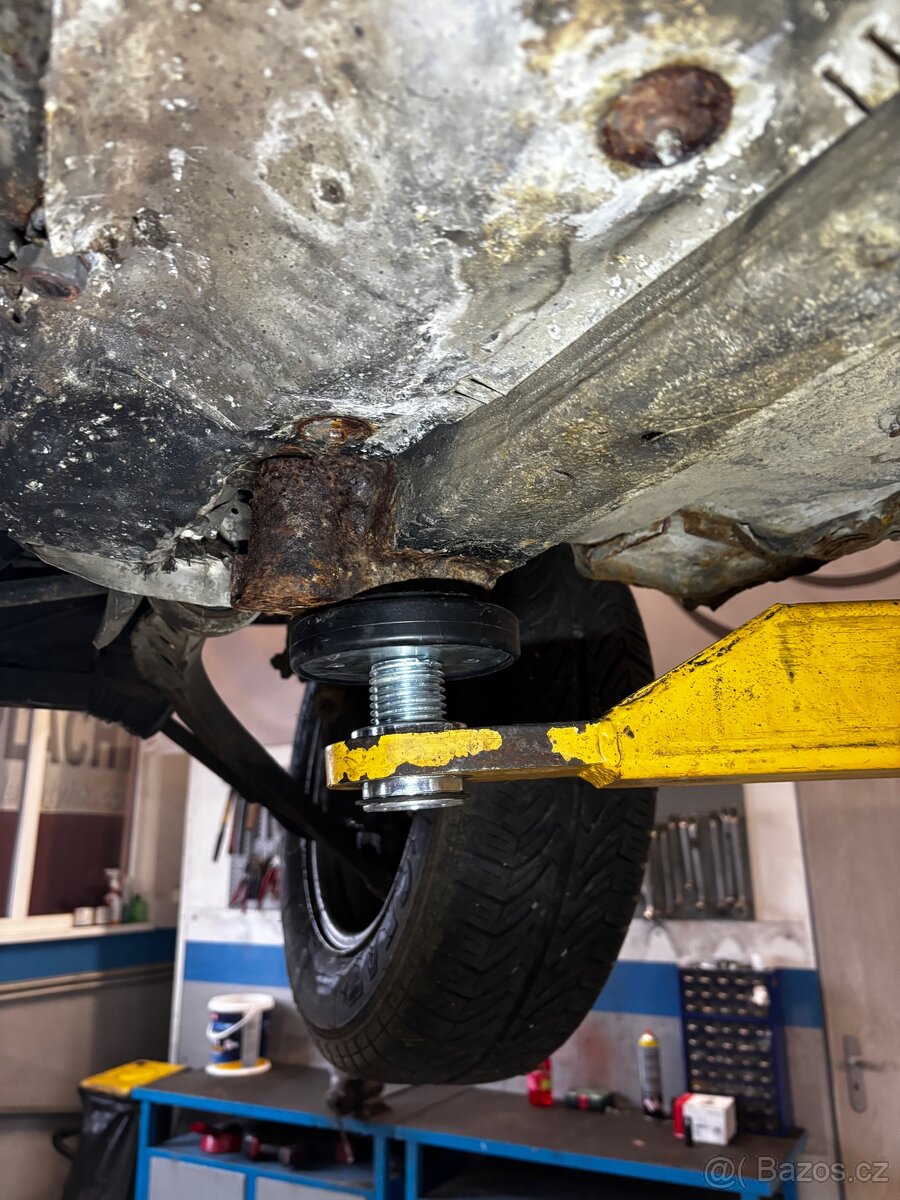 Kastle bmw e30 sedan na drift, bez motoru - 10