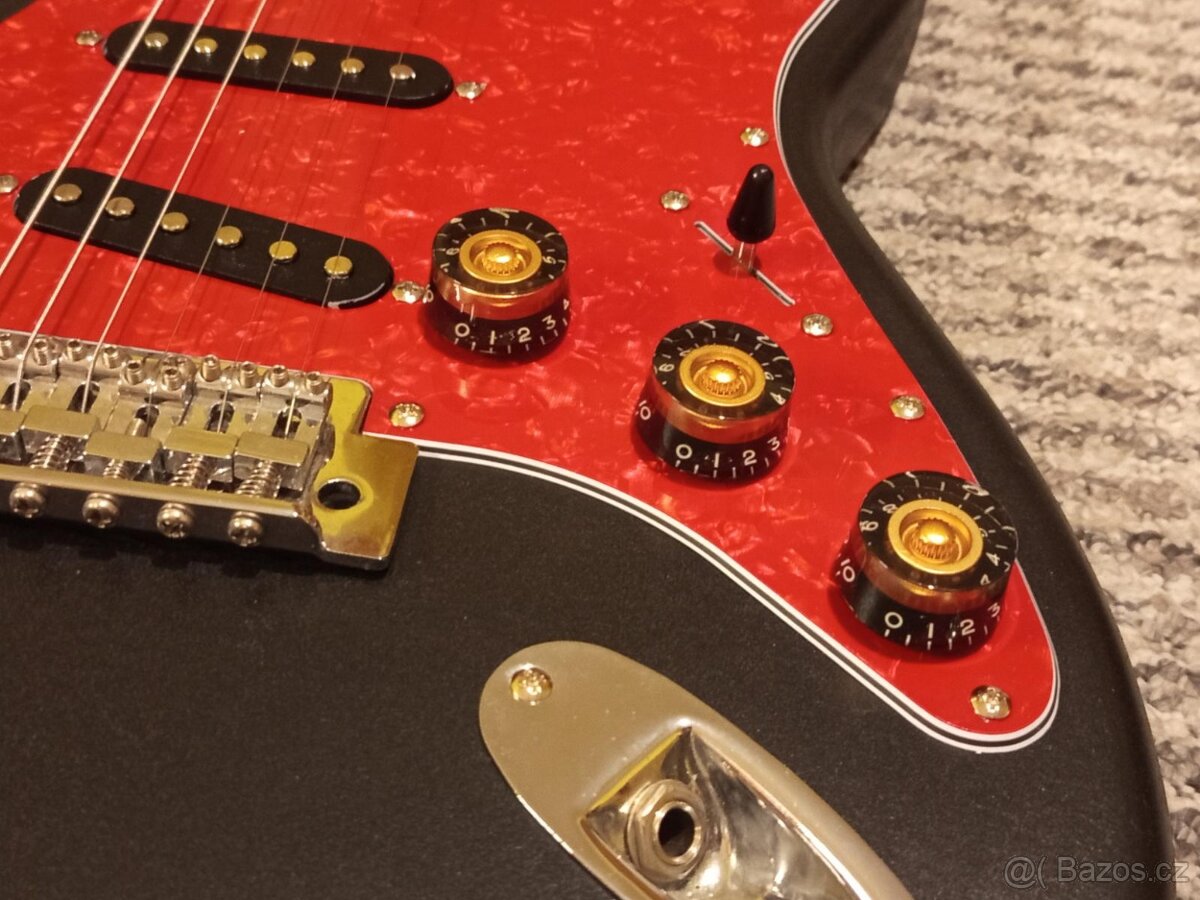 Elektrická kytara STRATOCASTER - 10