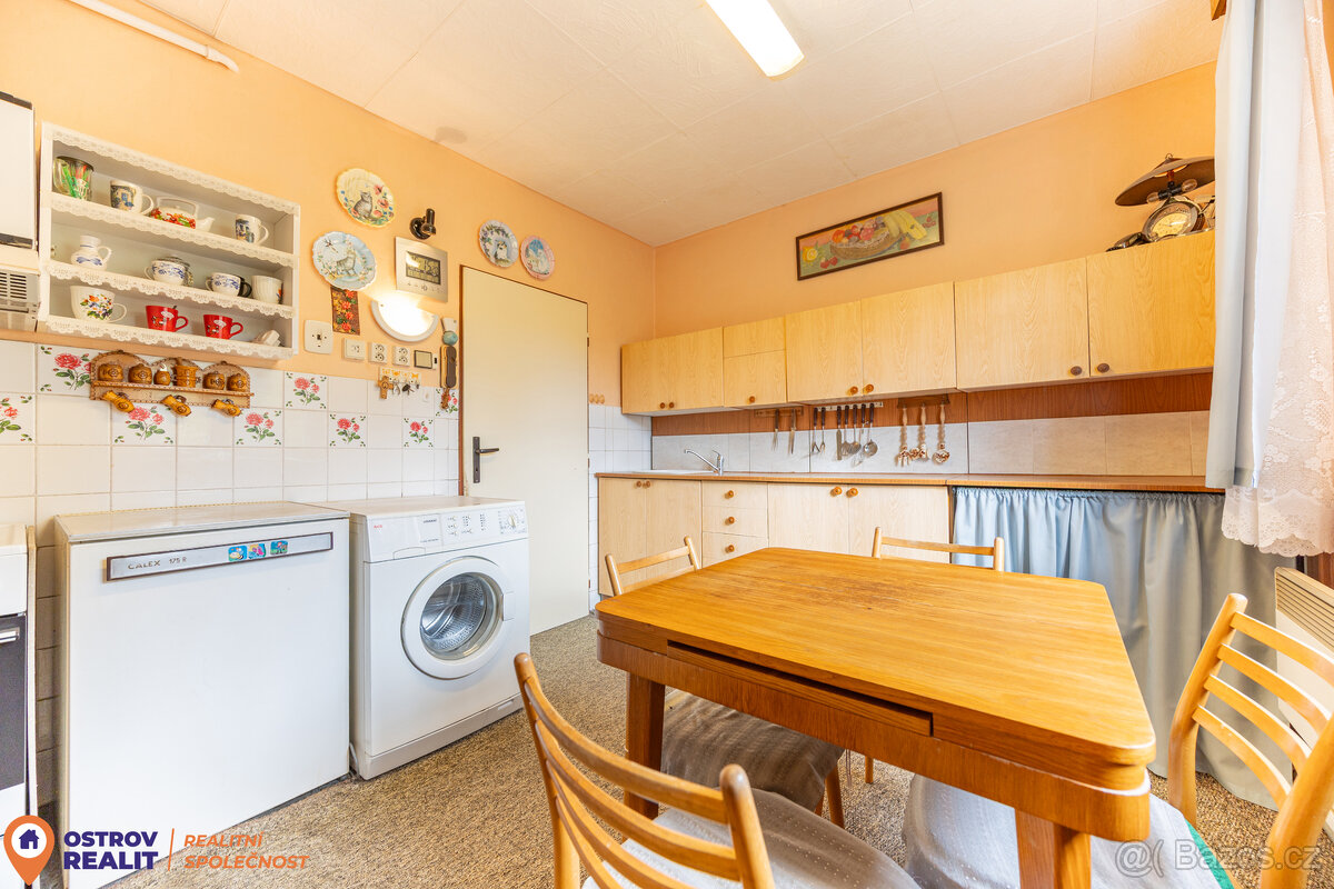 Prodej, rodinný dům, 4+1 s garáží, 590 m2, Tvrdkov - 10